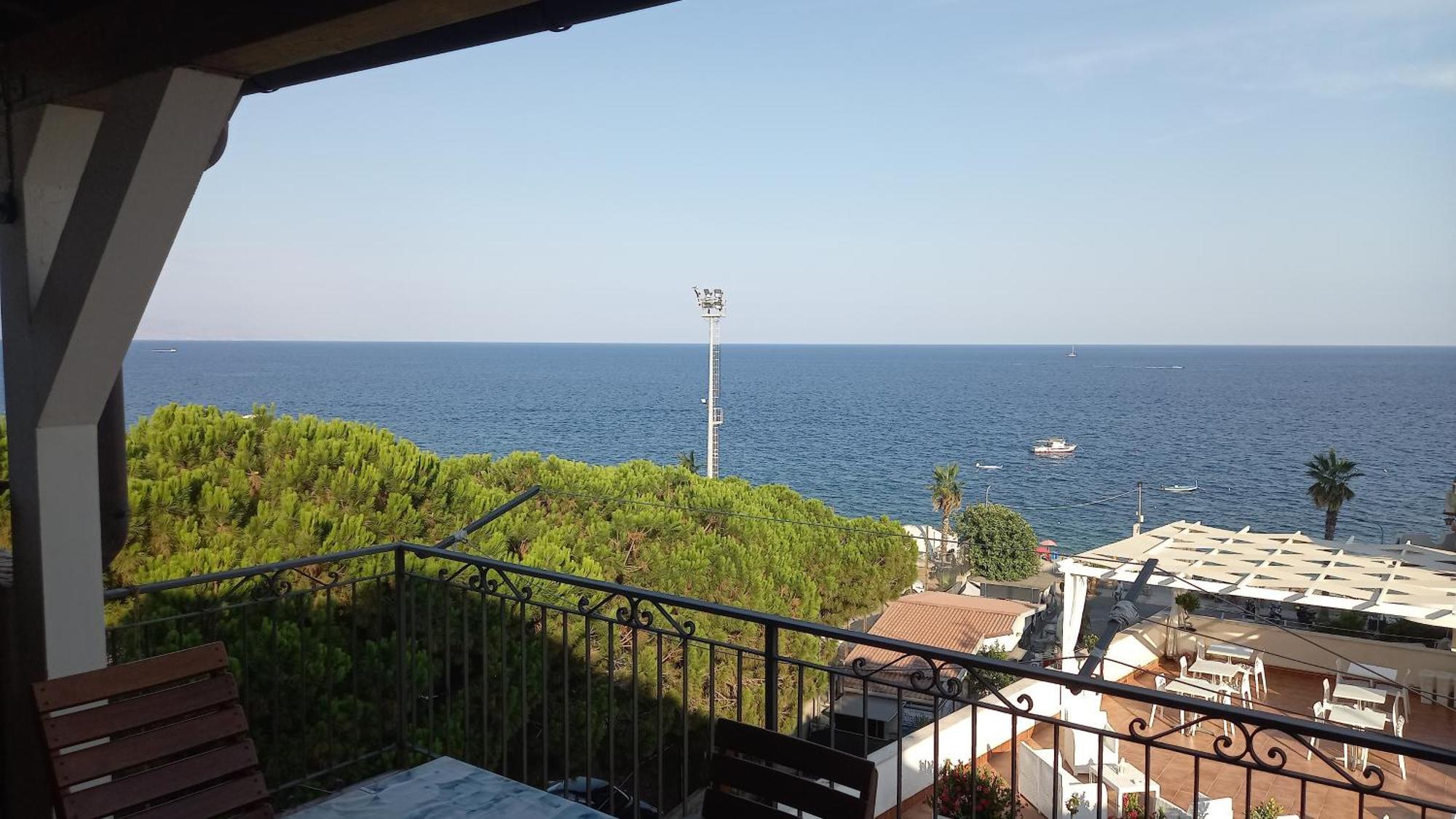 Le Spiagge Panzió Letojanni Kültér fotó