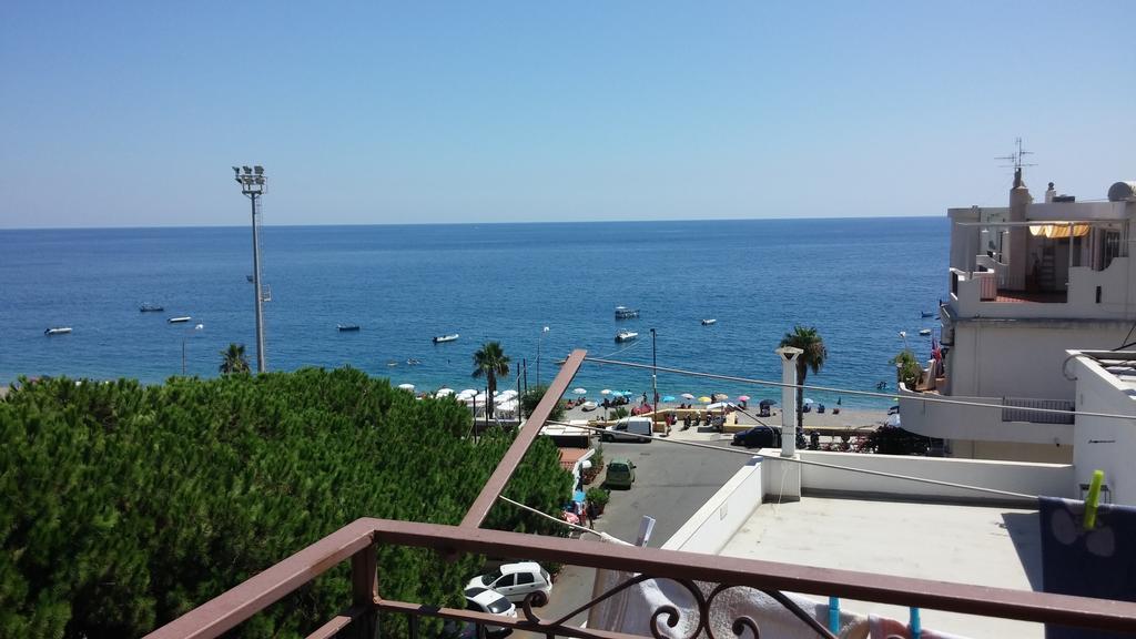 Le Spiagge Panzió Letojanni Kültér fotó